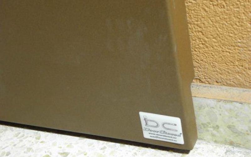 Detalle inferior exterior puera Doorclosed Detalle inferior exterior puera Doorclosed