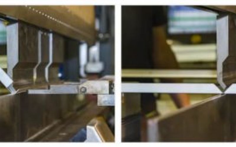 Detalle prensa plegadora fabricación doblado chapa de acero de Doorclosed Detalle prensa plegadora fabricación doblado chapa de acero de Doorclosed